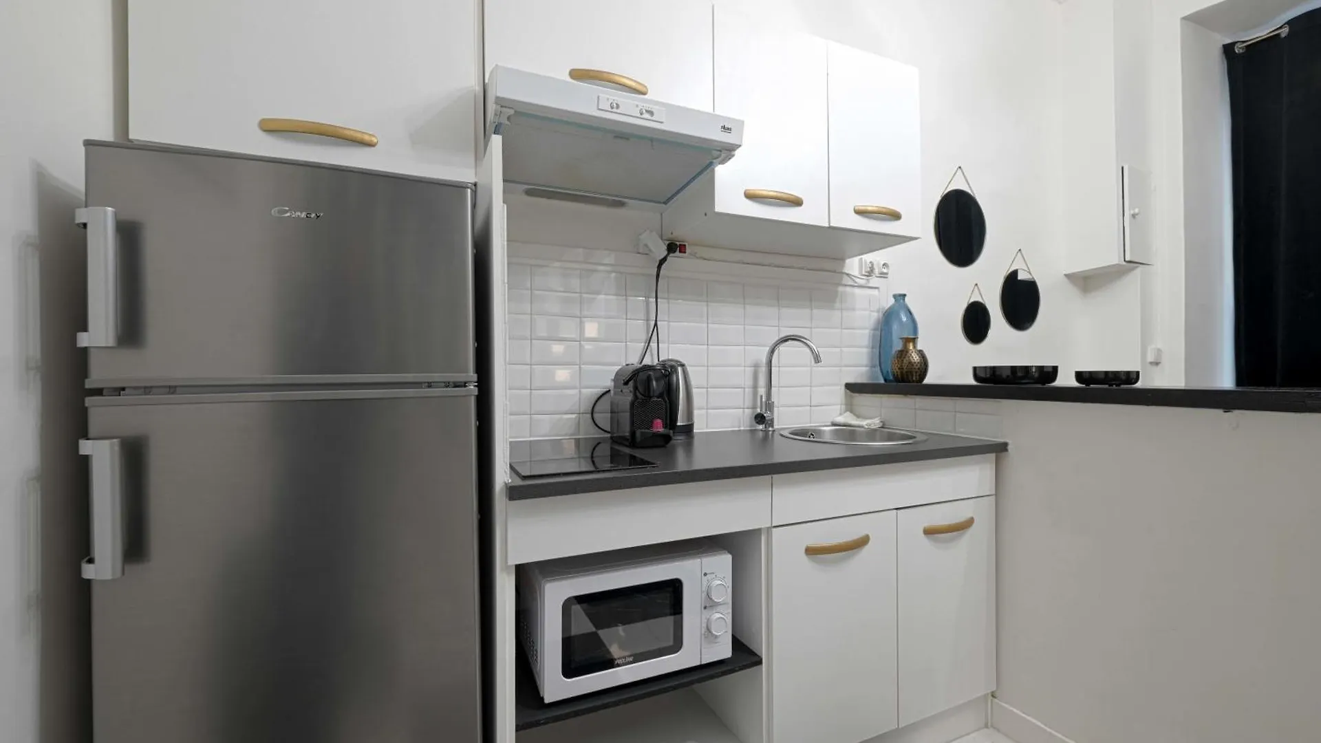 Fabulous Two Floor Apartment In 9Th contacts