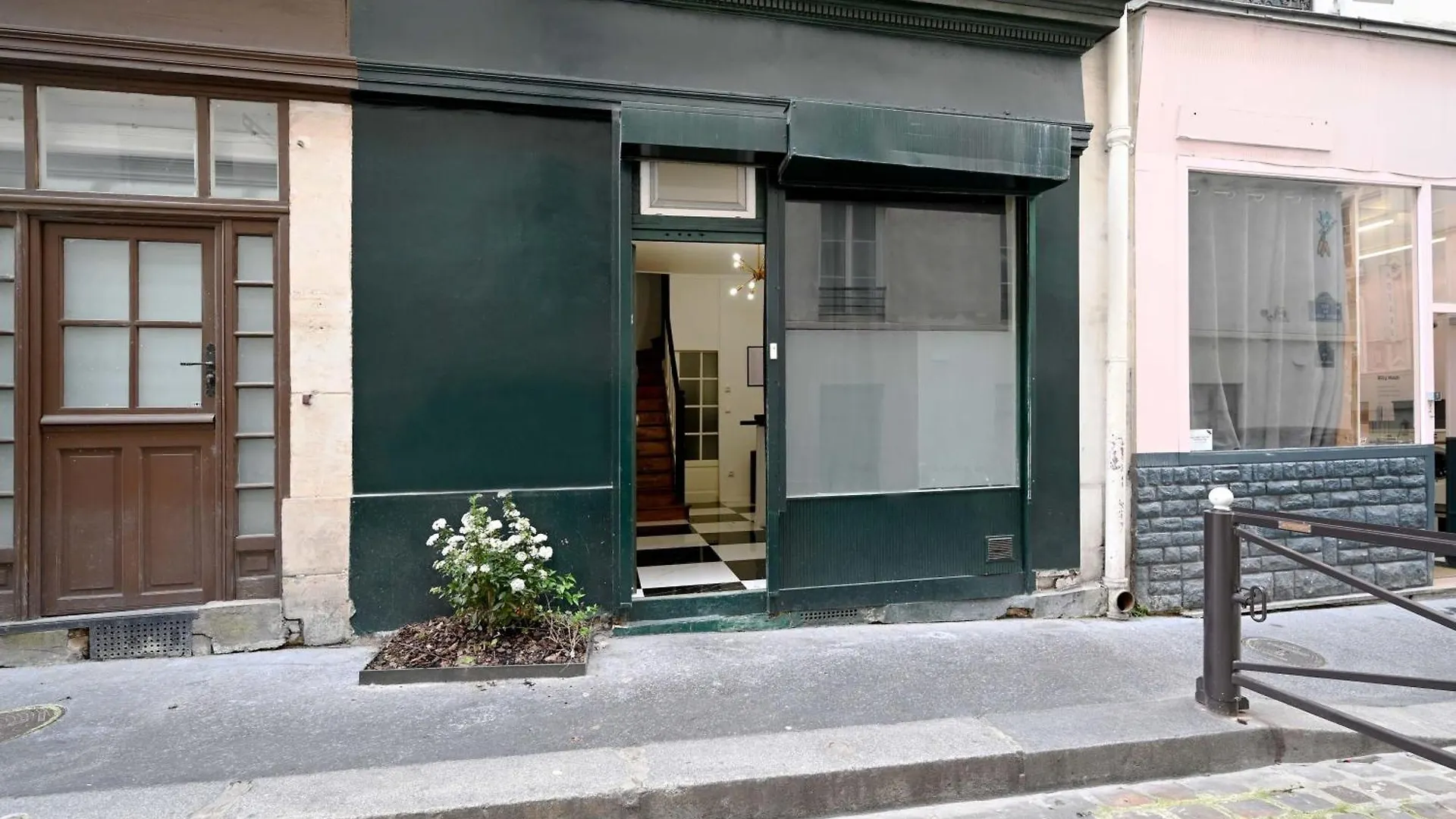 Fabulous Two Floor Apartment In 9Th Paris France