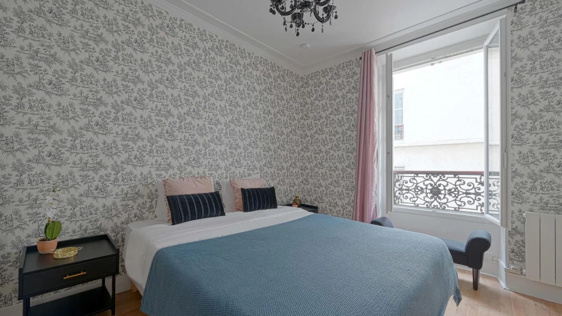 Fabulous Two Floor Apartment In 9Th Paris 0*,